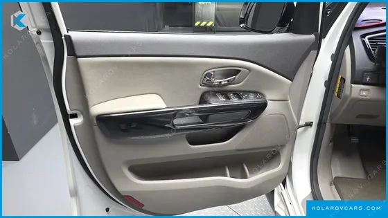 KIA CARNIVAL 9-SEATER PRESTIGE