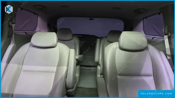 KIA CARNIVAL 9-SEATER PRESTIGE