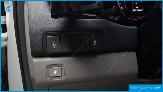 KIA CARNIVAL 9-SEATER PRESTIGE