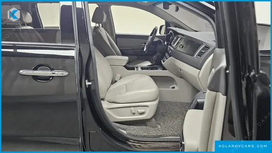 KIA CARNIVAL 9-SEATER NOBLESSE