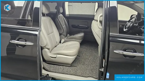 KIA CARNIVAL 9-SEATER NOBLESSE