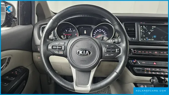 KIA CARNIVAL 9-SEATER NOBLESSE