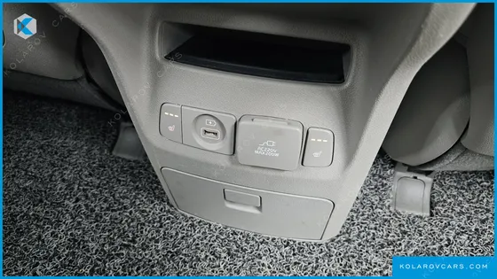 KIA CARNIVAL 9-SEATER NOBLESSE