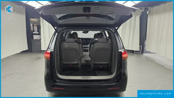 KIA CARNIVAL 9-SEATER NOBLESSE
