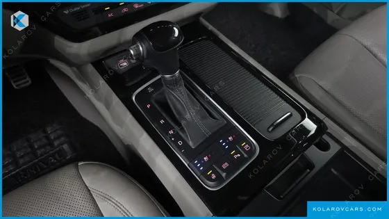 KIA CARNIVAL 9-SEATER NOBLESSE