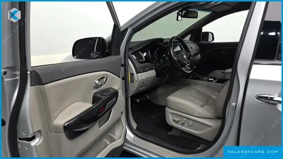 KIA CARNIVAL 9-SEATER NOBLESSE