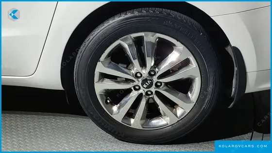 KIA CARNIVAL 9-SEATER PRESTIGE
