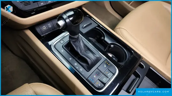 KIA CARNIVAL 9-SEATER PRESTIGE
