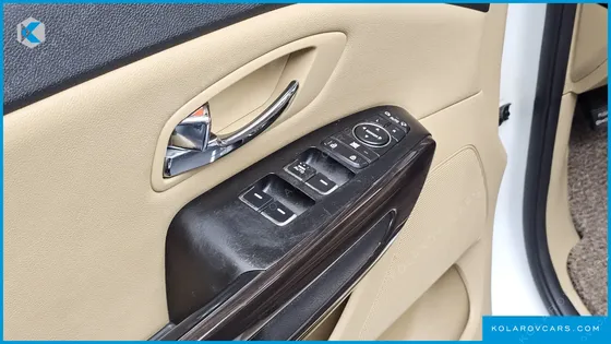 KIA CARNIVAL 7-SEATER LIMOUSINE