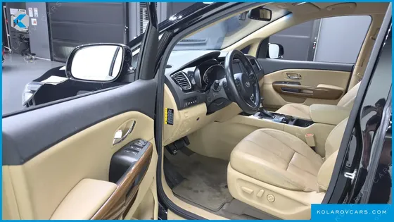 KIA CARNIVAL 9-SEATER HI-LIMOUSINE