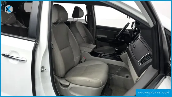 KIA CARNIVAL 9-SEATER LUXURY