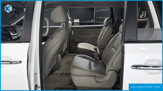 KIA CARNIVAL 9-SEATER LUXURY