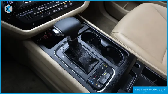 KIA CARNIVAL 9-SEATER LUXURY