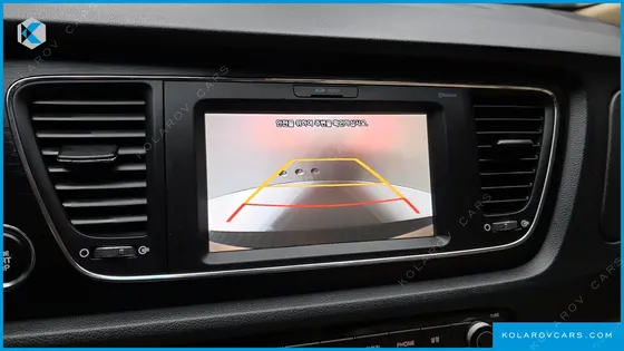 KIA CARNIVAL 9-SEATER LUXURY