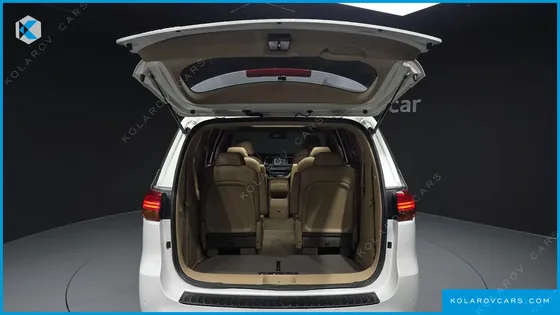 KIA CARNIVAL 9-SEATER LUXURY