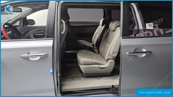 KIA CARNIVAL 9-SEATER PRESTIGE