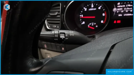 KIA CARNIVAL 9-SEATER PRESTIGE