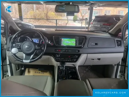 KIA CARNIVAL 9-SEATER PRESTIGE