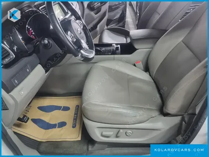 KIA CARNIVAL 9-SEATER PRESTIGE