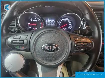 KIA CARNIVAL 9-SEATER PRESTIGE