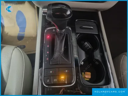 KIA CARNIVAL 9-SEATER PRESTIGE