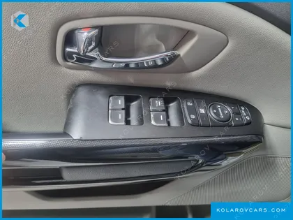 KIA CARNIVAL 9-SEATER PRESTIGE