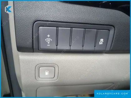 KIA CARNIVAL 9-SEATER PRESTIGE