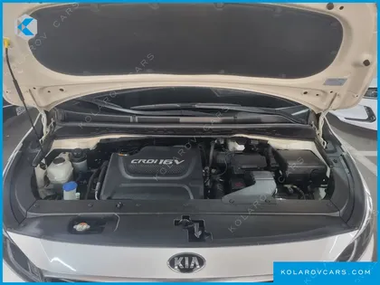 KIA CARNIVAL 9-SEATER PRESTIGE