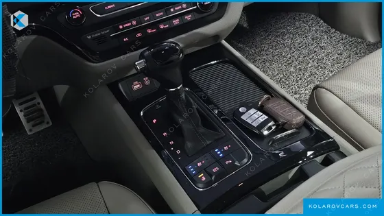 KIA CARNIVAL 9-SEATER PRESTIGE