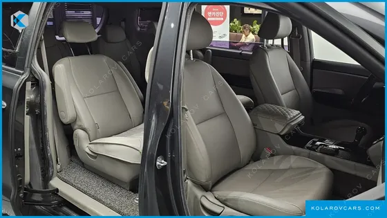 KIA CARNIVAL 9-SEATER PRESTIGE