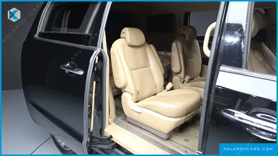 KIA CARNIVAL 9-SEATER PRESTIGE