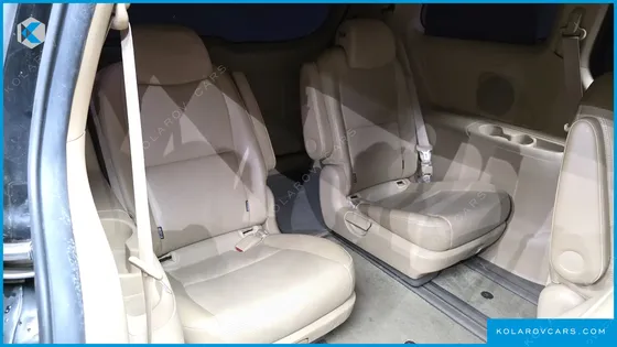 KIA CARNIVAL 9-SEATER PRESTIGE