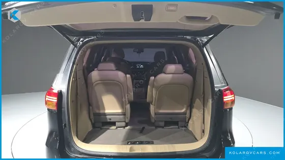 KIA CARNIVAL 9-SEATER PRESTIGE