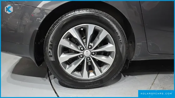 KIA CARNIVAL 9-SEATER LUXURY