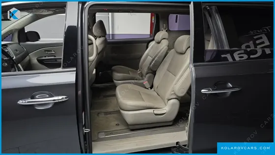 KIA CARNIVAL 9-SEATER LUXURY