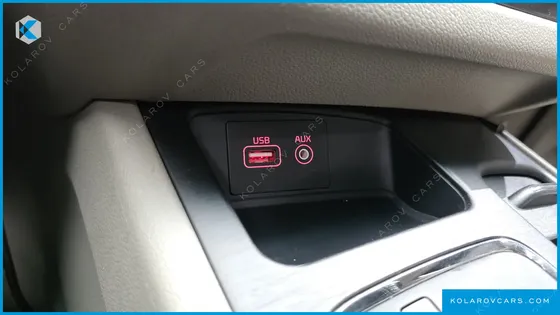 KIA CARNIVAL 9-SEATER LUXURY