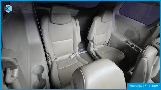 KIA CARNIVAL 9-SEATER LUXURY
