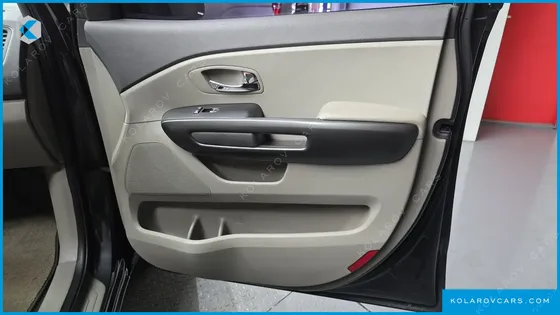 KIA CARNIVAL 9-SEATER LUXURY