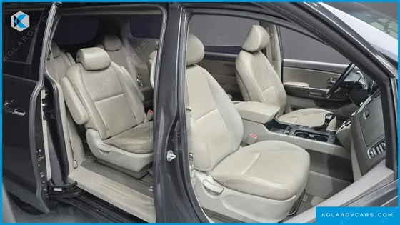 KIA CARNIVAL 9-SEATER LUXURY