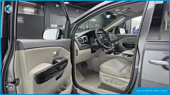 KIA CARNIVAL 9-SEATER PRESTIGE