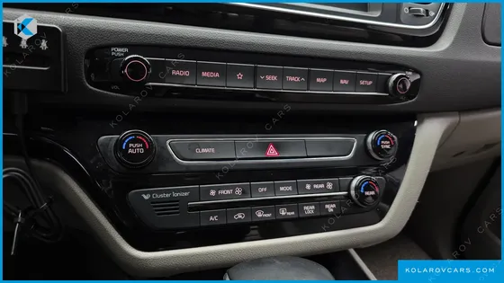 KIA CARNIVAL 9-SEATER PRESTIGE