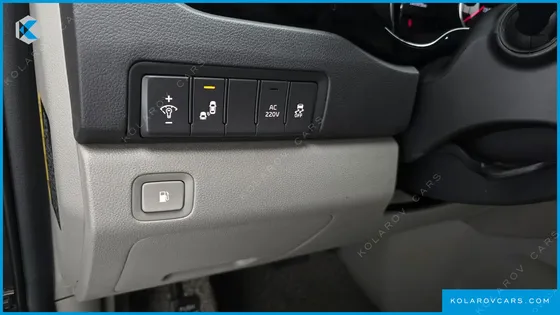 KIA CARNIVAL 9-SEATER PRESTIGE