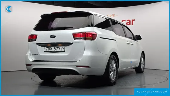 KIA CARNIVAL 11-SEATER DELUXE