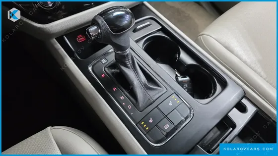 KIA CARNIVAL 11-SEATER DELUXE