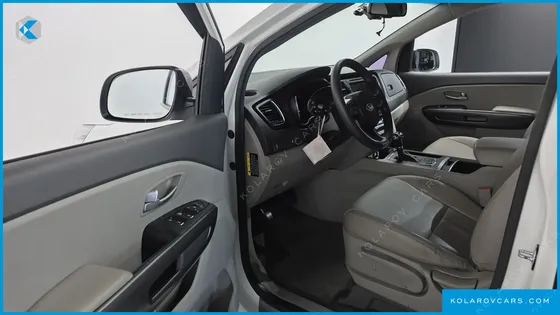 KIA CARNIVAL 11-SEATER DELUXE