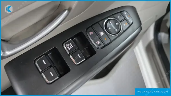 KIA CARNIVAL 11-SEATER DELUXE