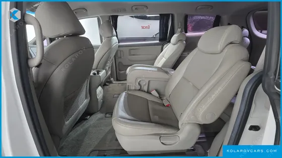 KIA CARNIVAL 11-SEATER DELUXE