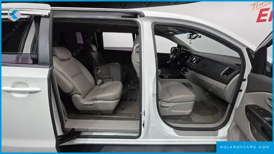 KIA CARNIVAL 11-SEATER DELUXE