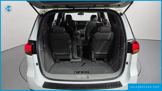 KIA CARNIVAL 11-SEATER DELUXE