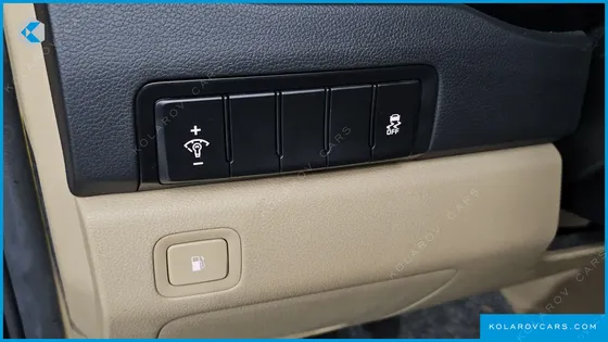 KIA CARNIVAL 7-SEATER LIMOUSINE